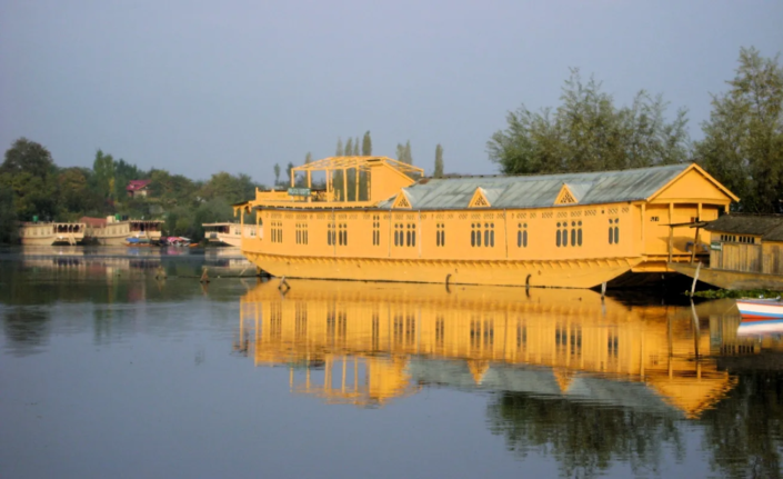 Kashmir floating Houseboat on Dal Lake in Srinagar
