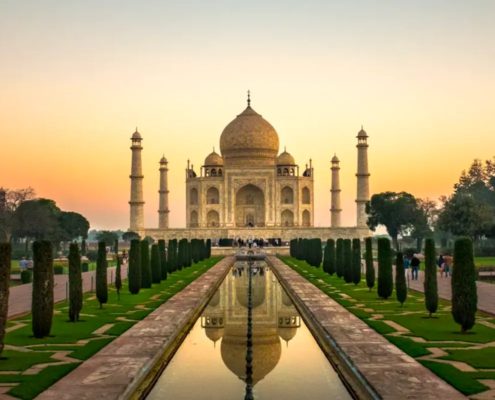 Taj Mahal at sunrise, Agra, India — UNESCO World Heritage Site