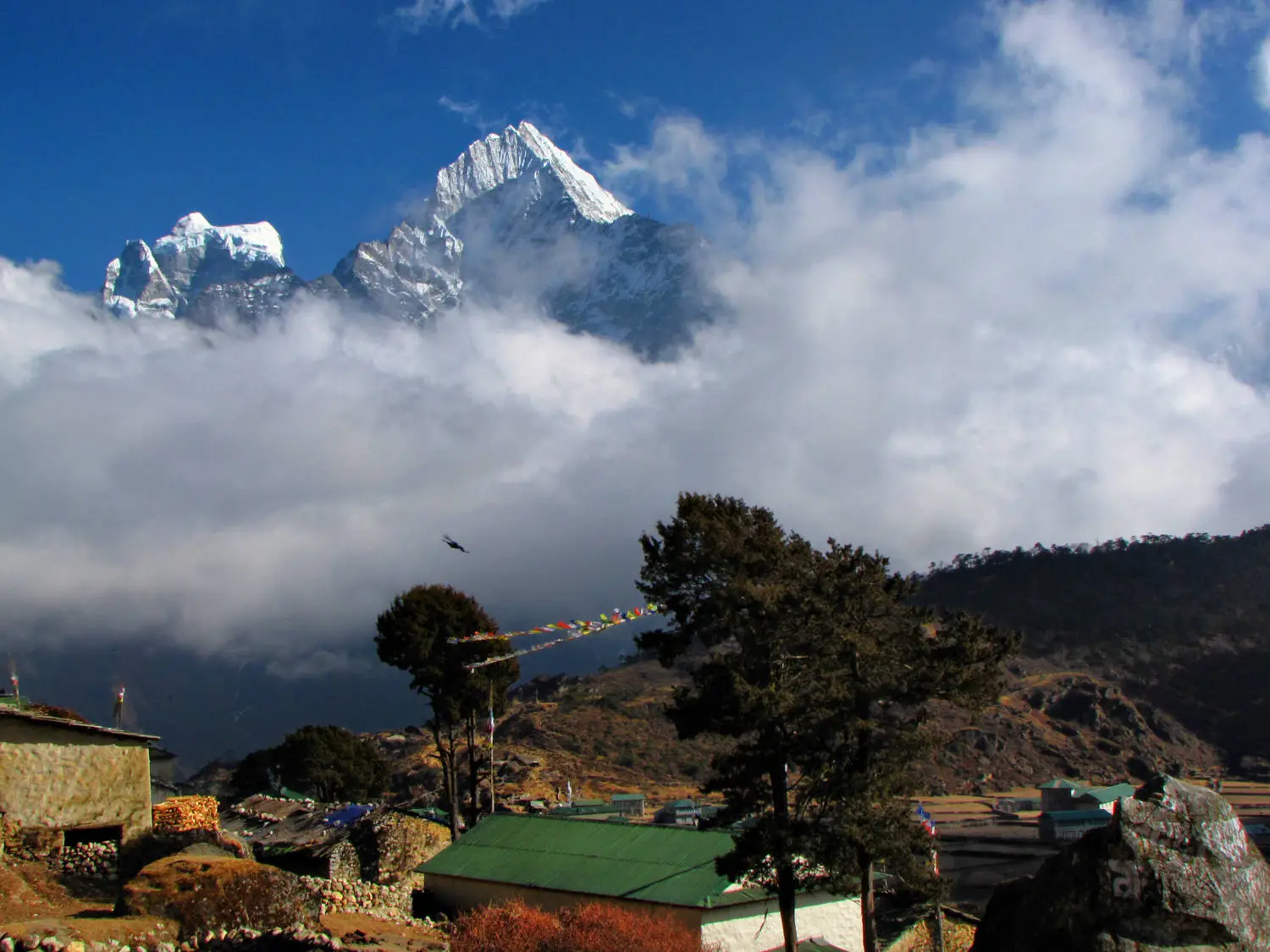 khumjung-thamserku-gokyo-trek-nepal